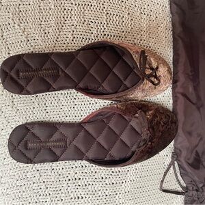 Banana Republic Women's Brown Quilted Slippers